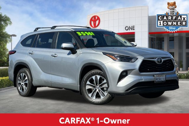 Used 2023 Toyota Highlander XLE AWD/4WD image 2