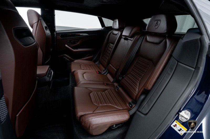 Used 2025 Lamborghini Urus SE image 45