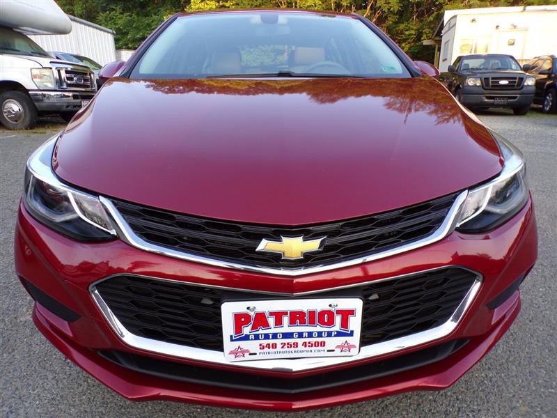 Used 2017 Chevrolet Cruze LT FWD image 2