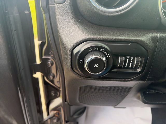 Used 2020 Jeep Wrangler Unlimited Sahara AWD/4WD image 19