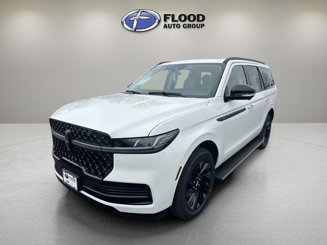 New 2026 Lincoln Navigator Reserve w/ Jet Appearance Package AWD/4WD image 3