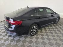 Used 2025 Volkswagen Jetta SE FWD image 14