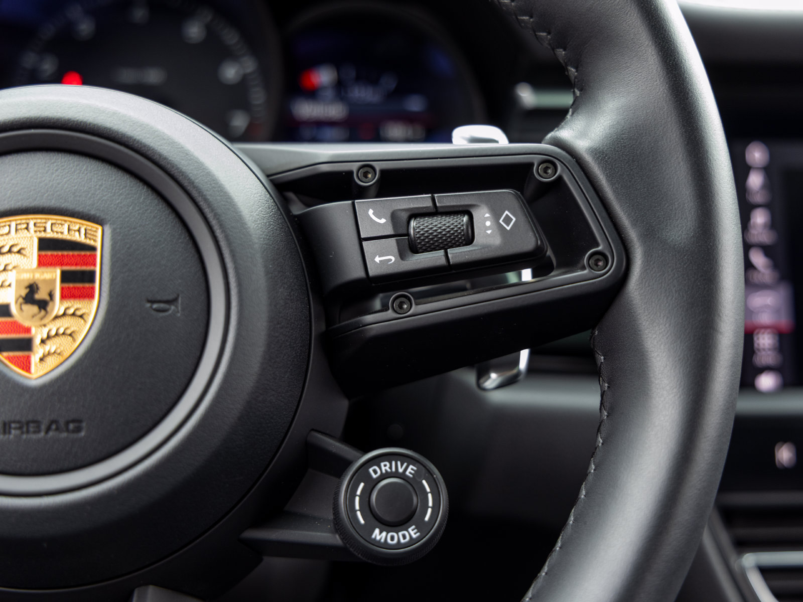 Used 2026 Porsche Macan AWD/4WD image 32