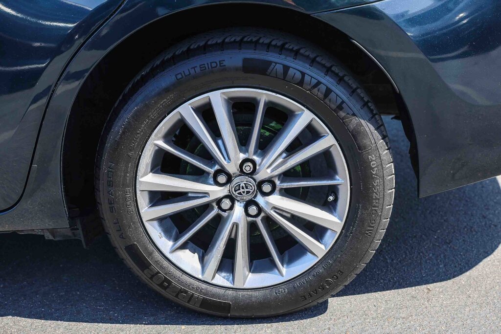 Used 2019 Toyota Corolla LE w/ Carpet Mat Package (TMS) FWD image 27