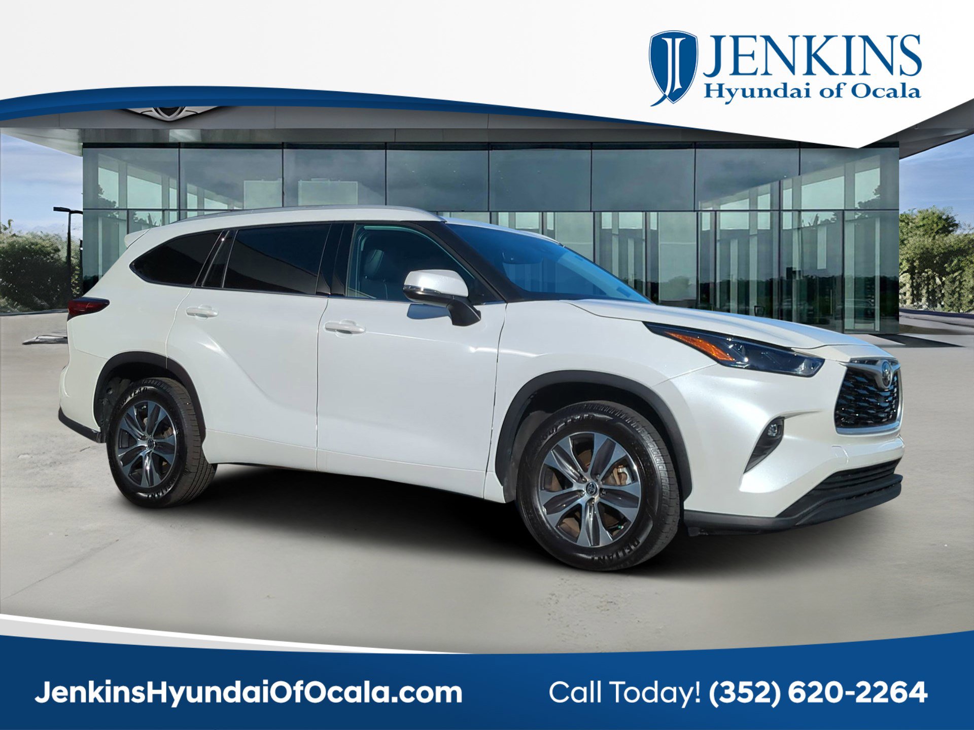 Used 2022 Toyota Highlander XLE image 1