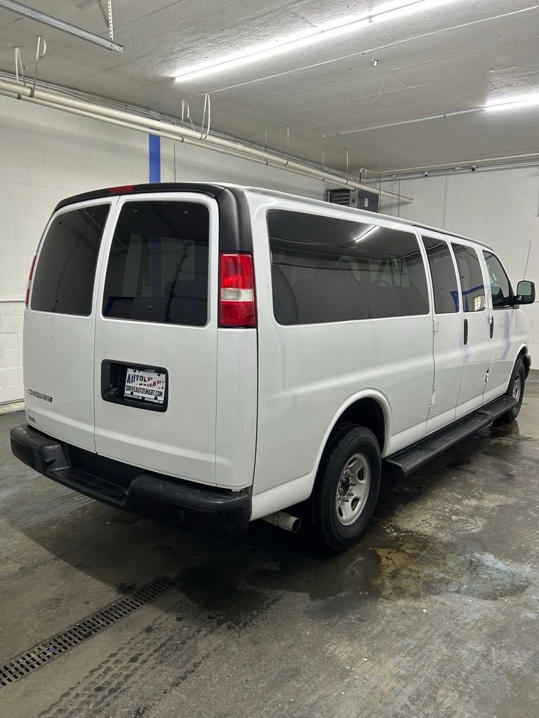 Used 2022 Chevrolet Express 3500 LS RWD image 3
