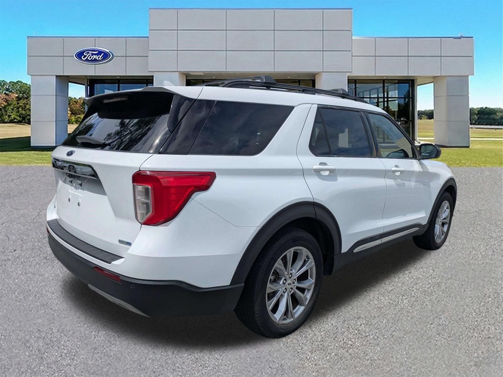 Used 2020 Ford Explorer XLT w/ Equipment Group 202A AWD/4WD image 2