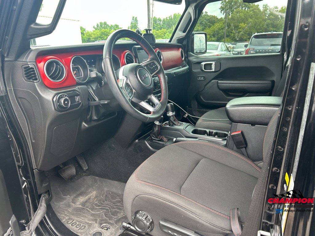 Used 2023 Jeep Wrangler Unlimited Rubicon w/ Cold Weather Group AWD/4WD image 11
