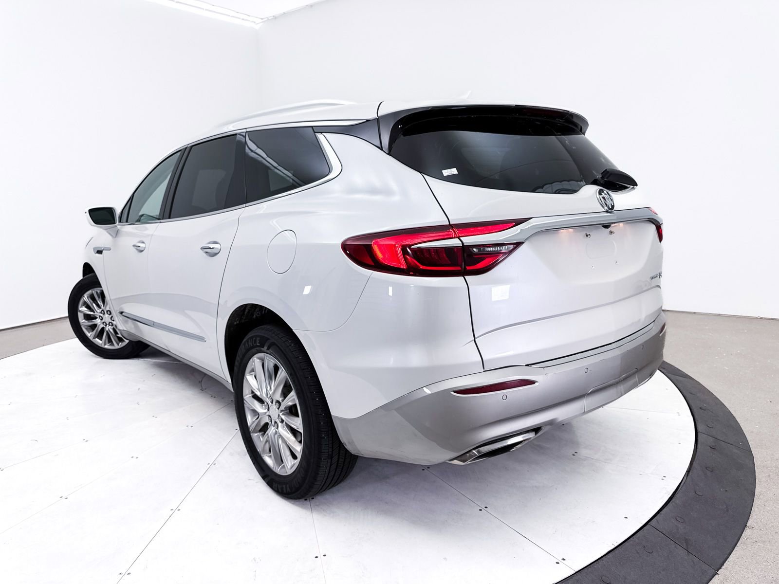 Used 2019 Buick Enclave Premium w/ Experience Buick Package image 2