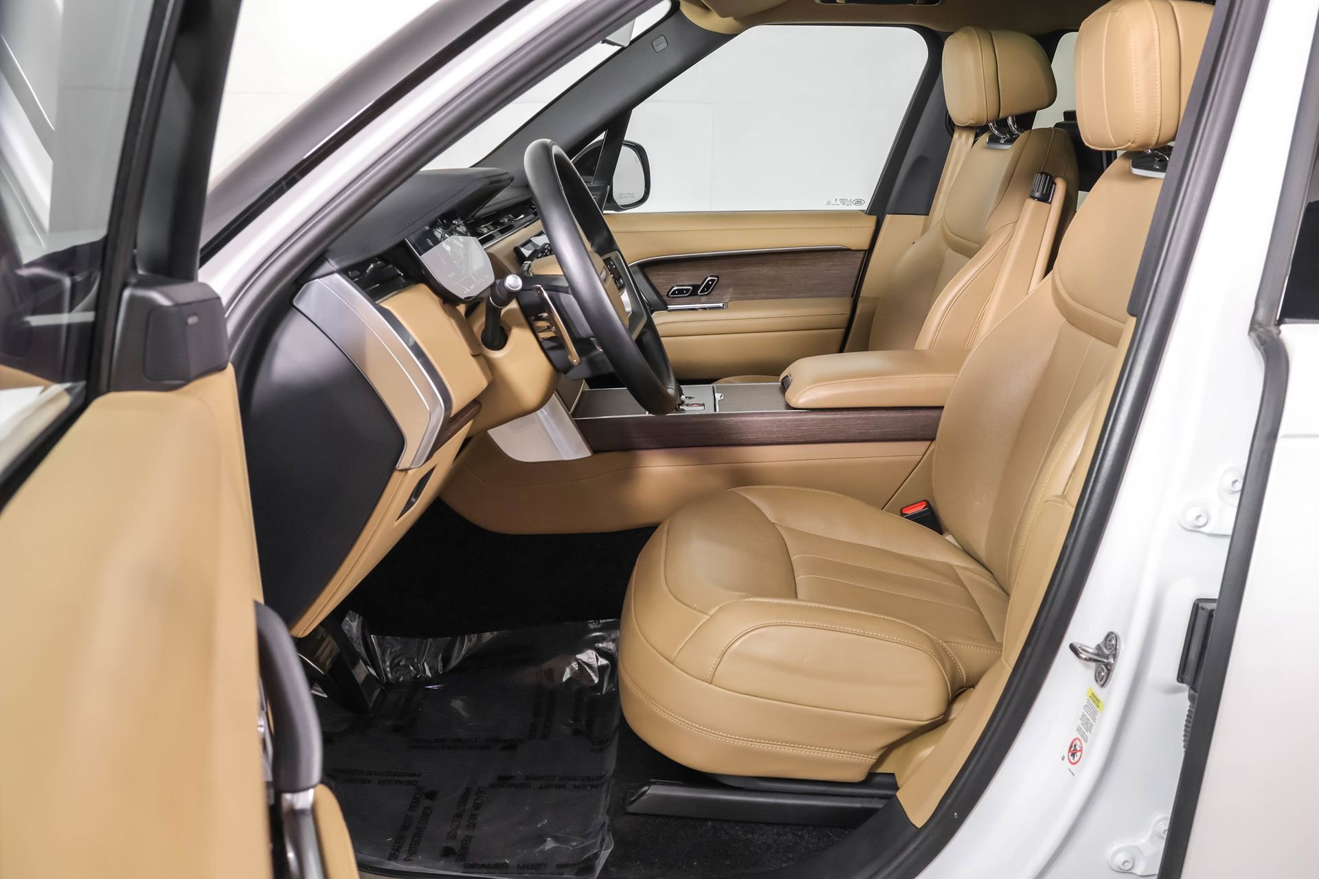 Used 2024 Land Rover Range Rover Long Wheelbase SE image 6