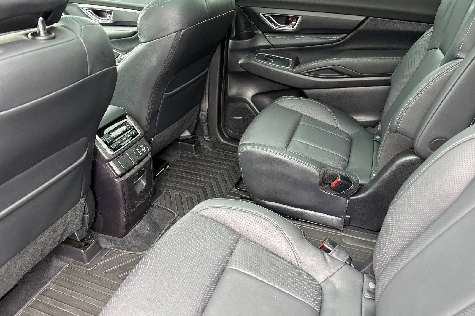 Used 2023 Subaru Ascent Limited w/ Technology Package image 12