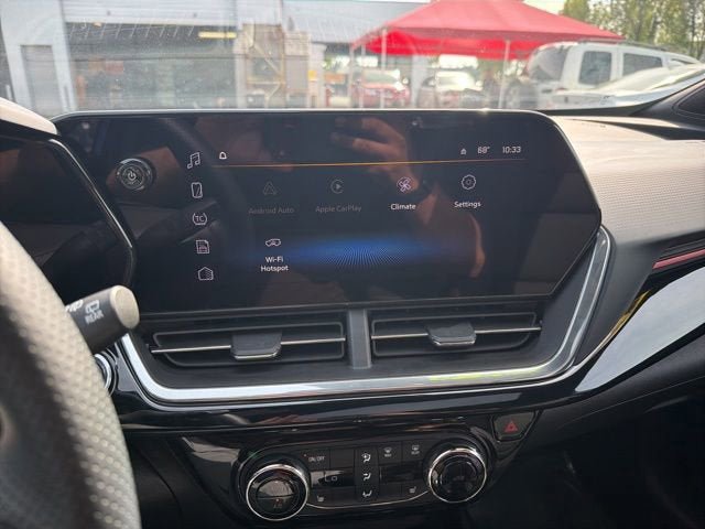 Used 2024 Chevrolet Trax RS w/ Sunroof Package FWD image 16
