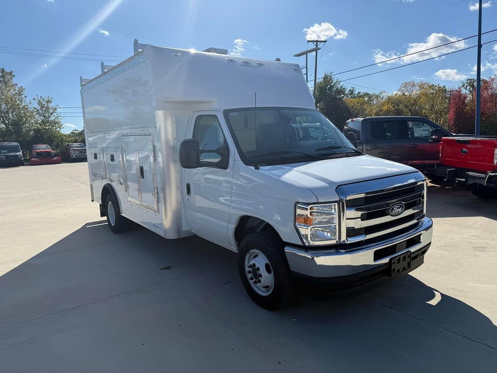 New 2026 Ford E-450 and Econoline 450 Super Duty w/ Power Equipment Group RWD image 11