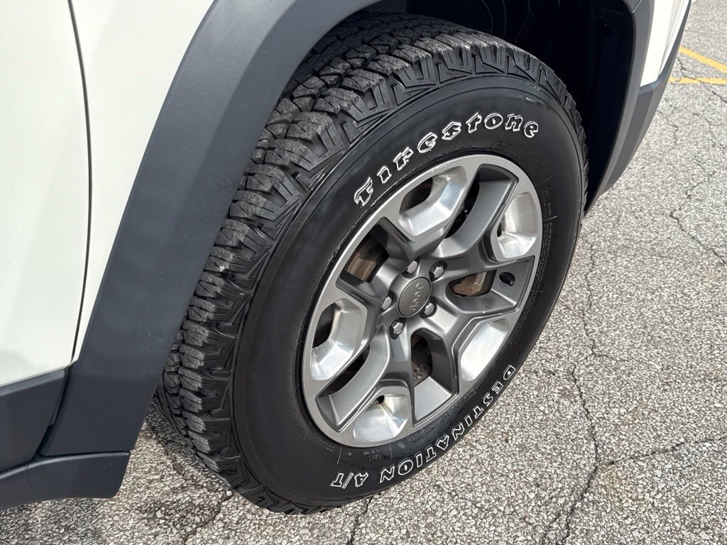 Used 2019 Jeep Cherokee Trailhawk w/ Cold Weather Group AWD/4WD image 39