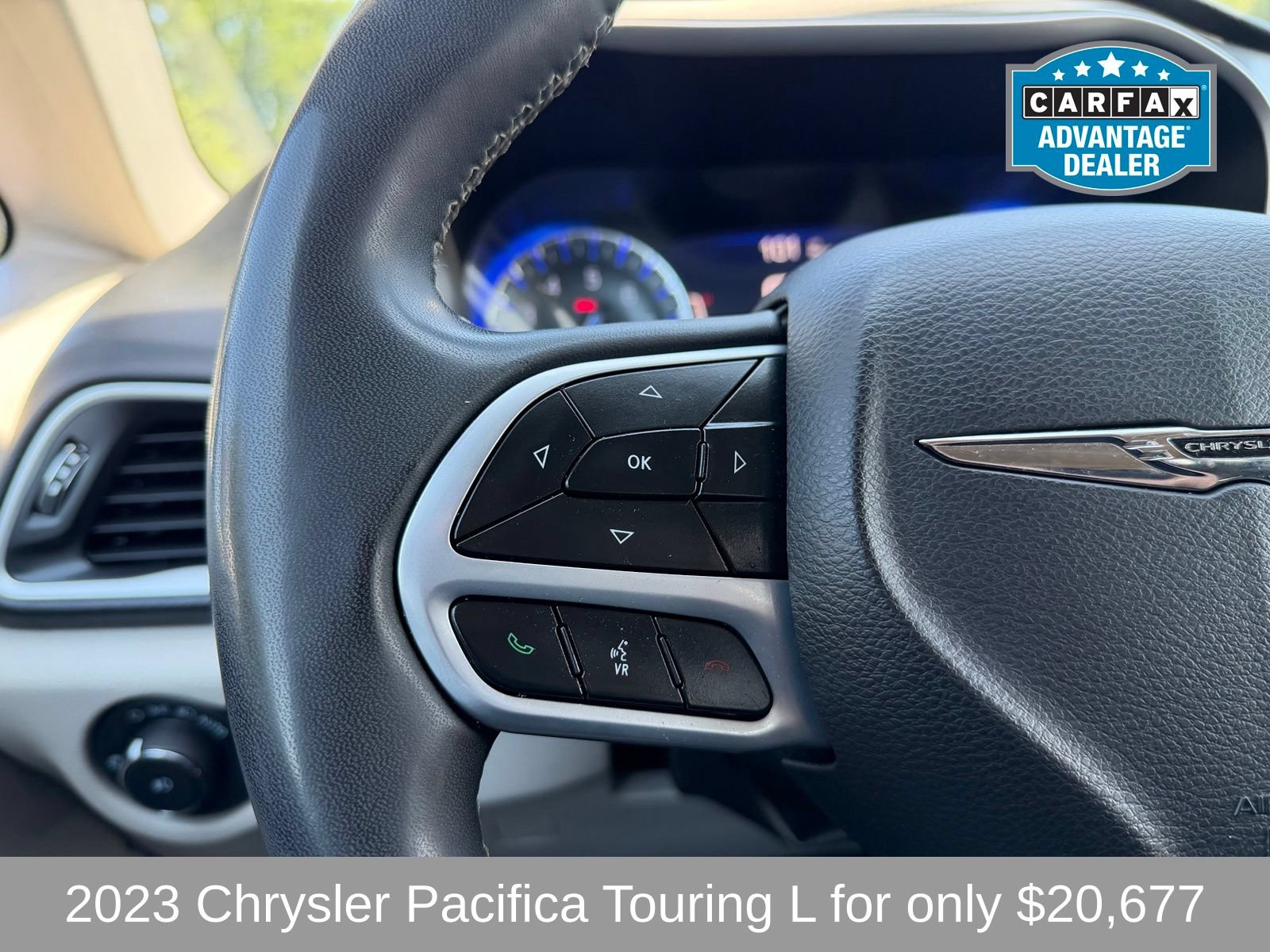 Used 2023 Chrysler Pacifica Touring-L FWD image 17