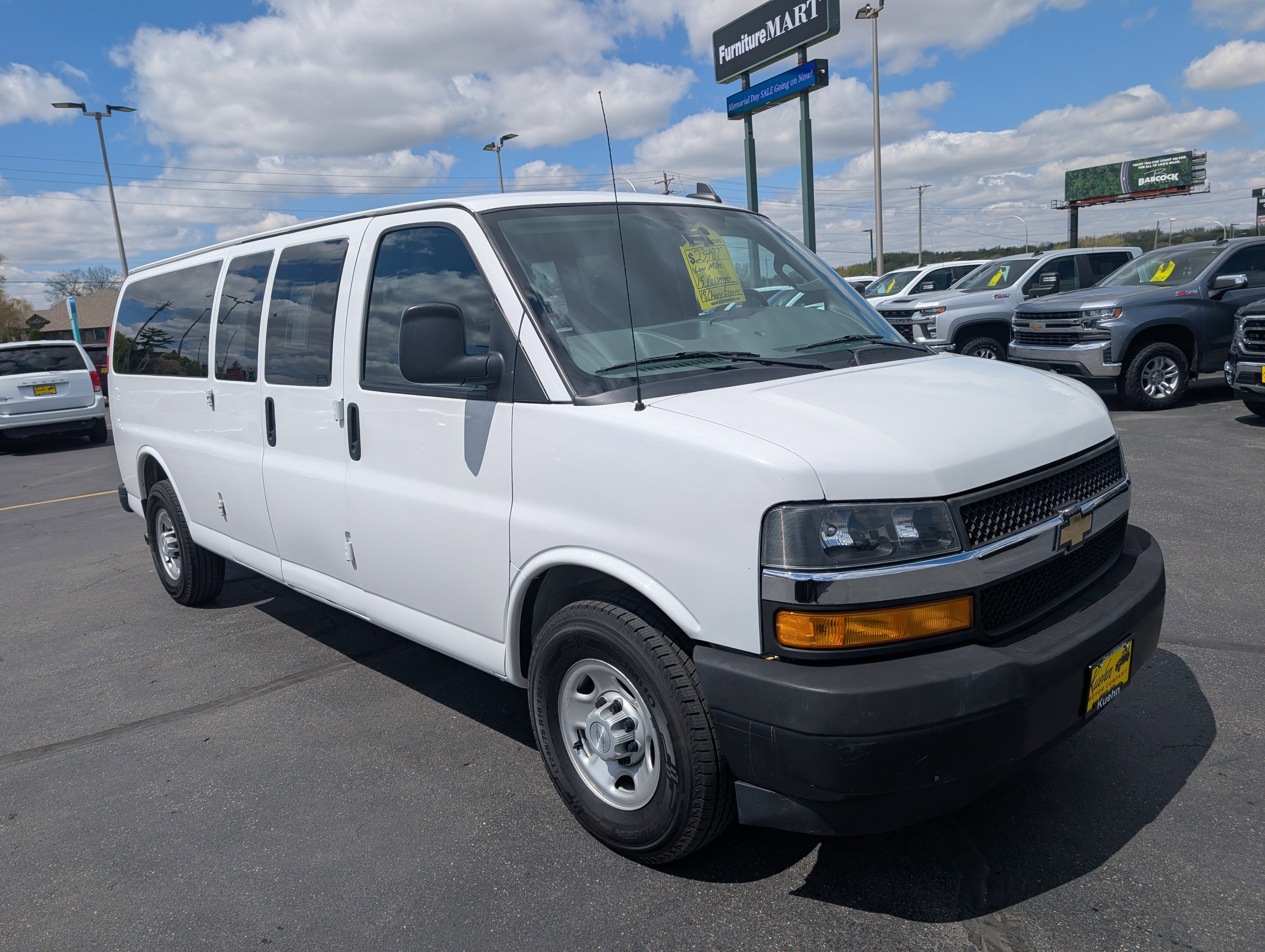 Used 2018 Chevrolet Express 3500 LS RWD image 2