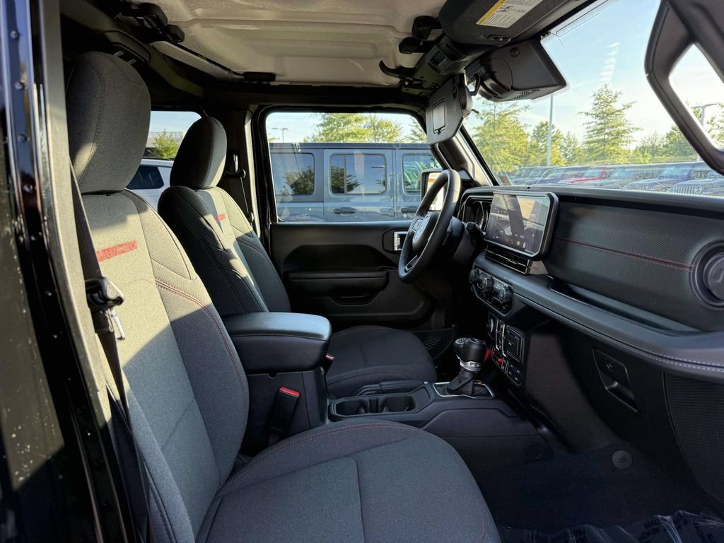 Used 2025 Jeep Wrangler Unlimited Rubicon w/ XTREMEE 35" Tire Package AWD/4WD image 15