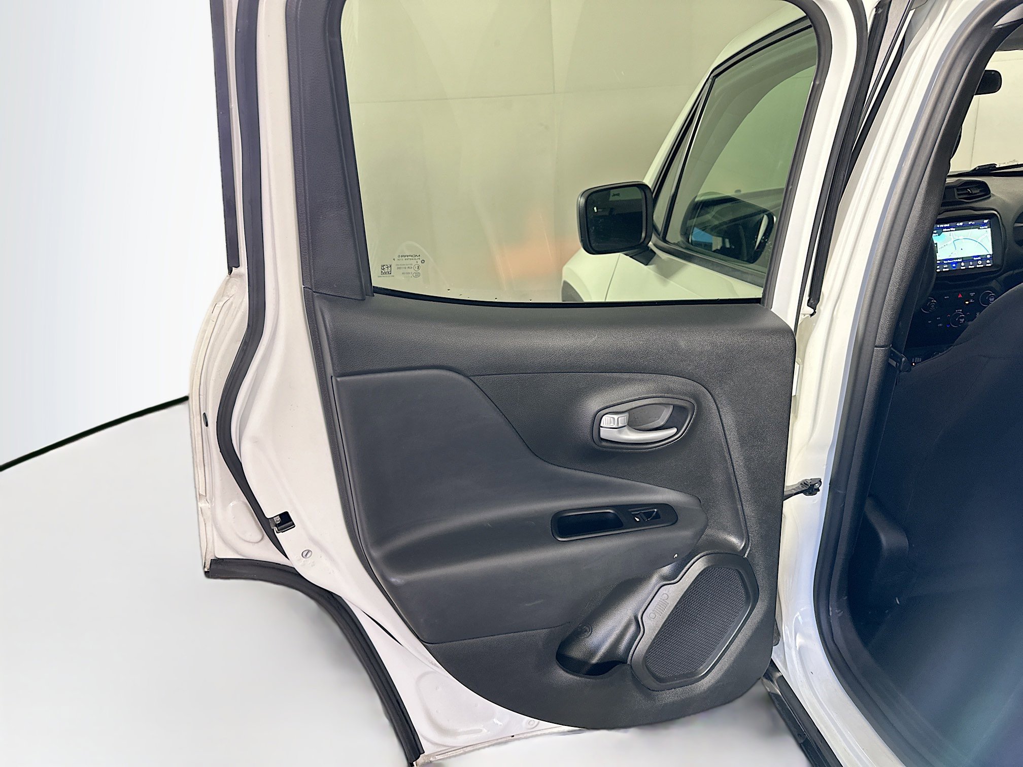 Used 2023 Jeep Renegade Latitude image 26