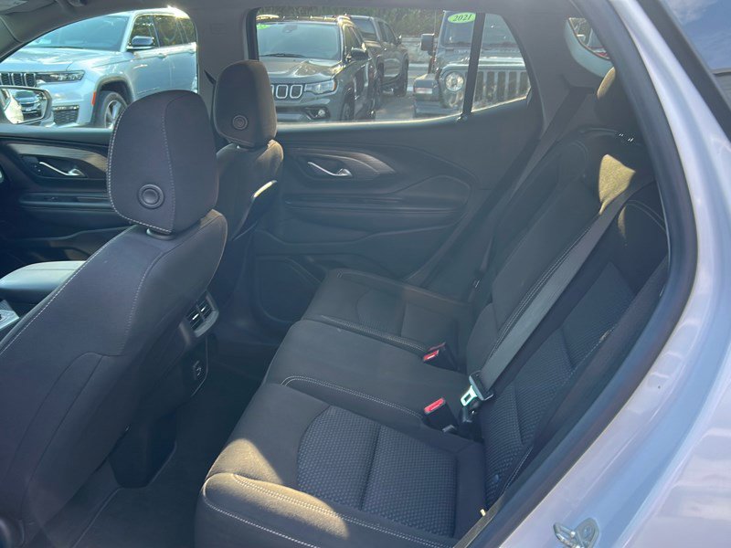 Used 2023 GMC Terrain SLE w/ Driver Convenience Package image 14