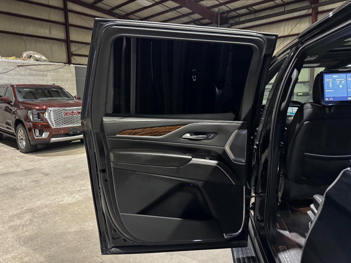 Used 2021 Cadillac Escalade ESV Sport Platinum w/ LPO, ONYX Package image 15