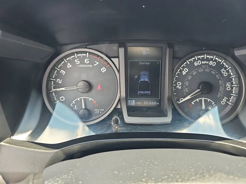 Used 2017 Toyota Tacoma TRD Off-Road w/ Tow Package RWD image 15