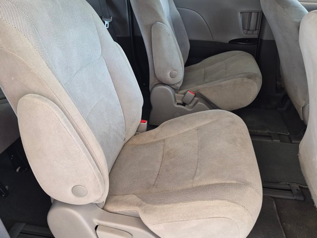 Used 2019 Toyota Sienna L FWD image 18