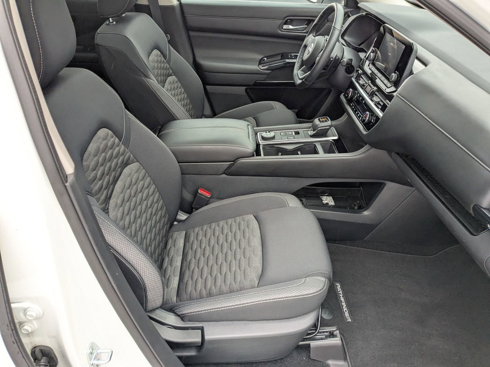 Used 2022 Nissan Pathfinder SV w/ SV Premium Package image 28