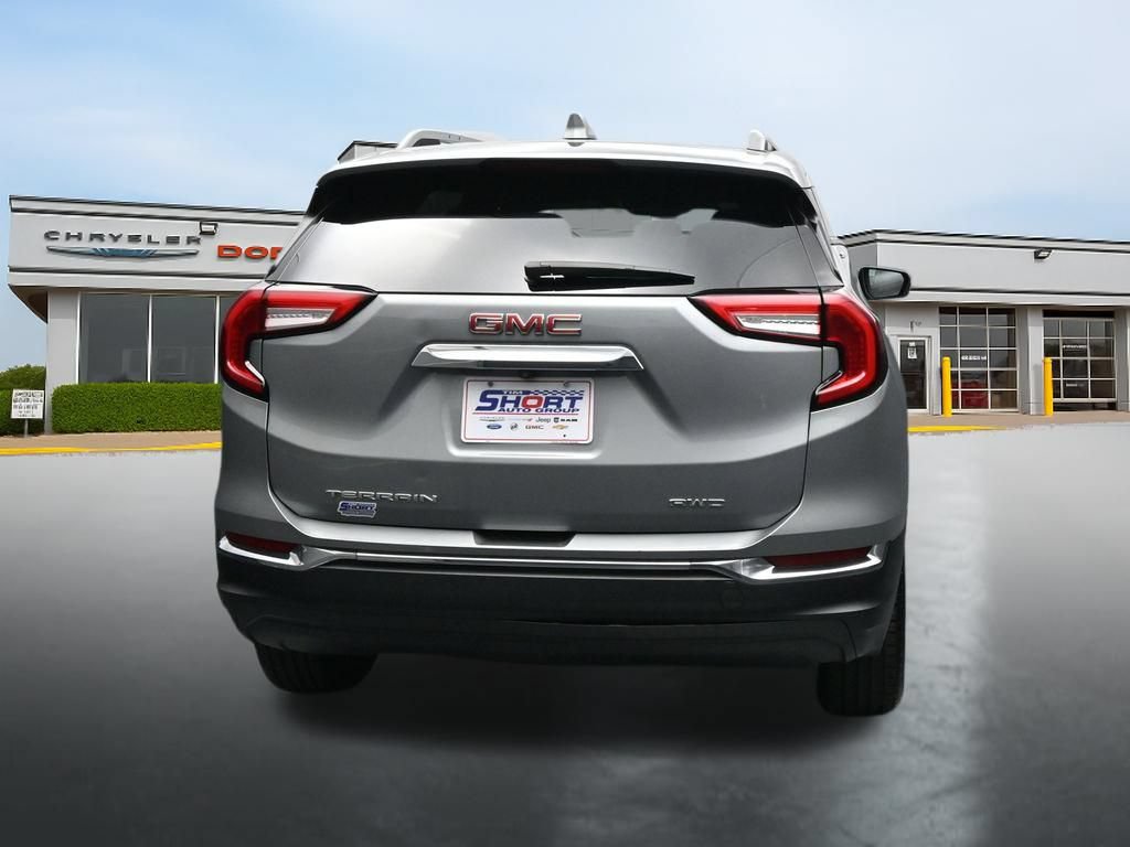 Used 2024 GMC Terrain SLT AWD/4WD image 4