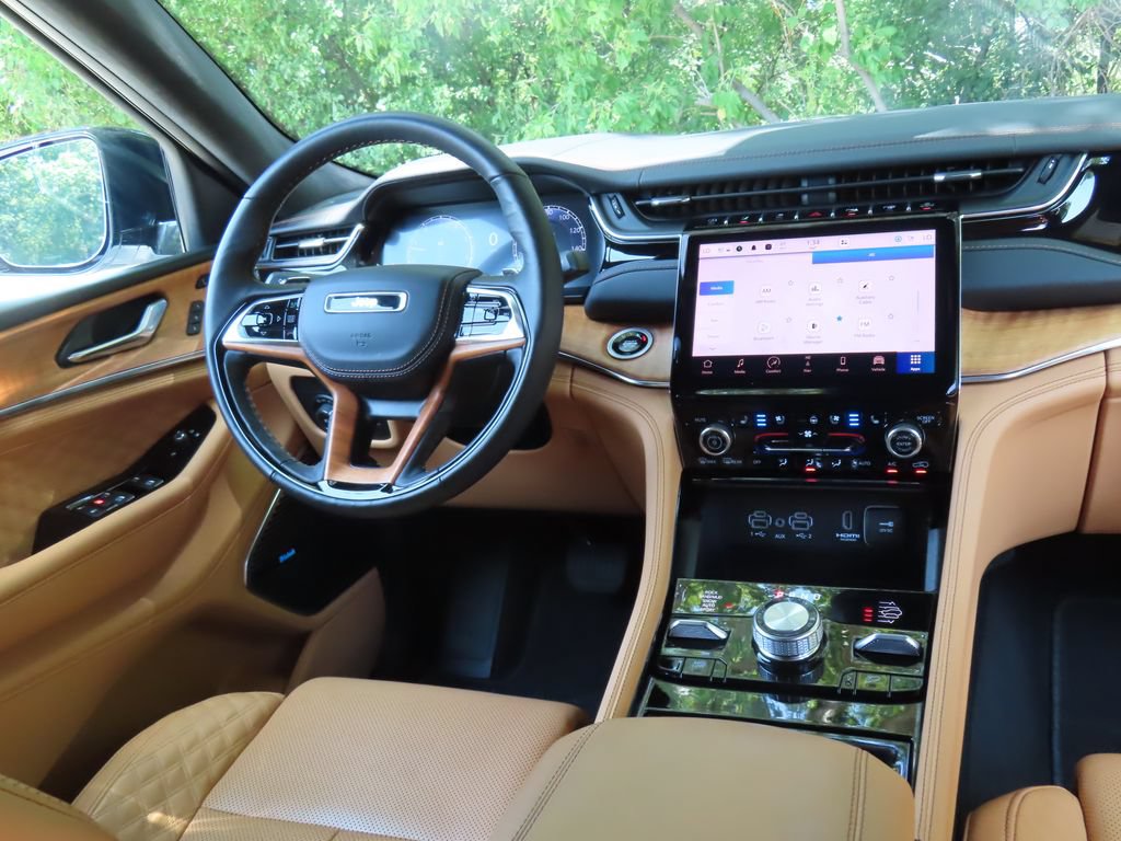Certified 2025 Jeep Grand Cherokee Summit AWD/4WD image 4