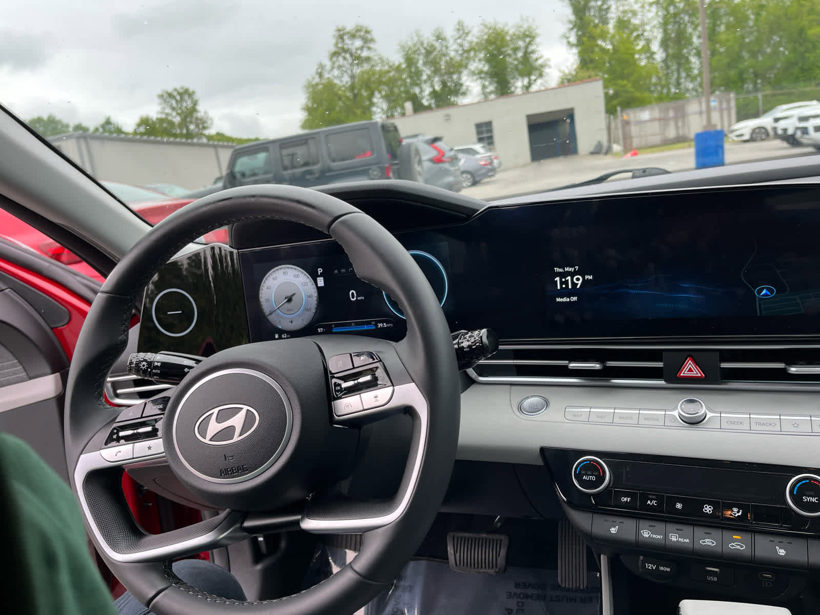 Used 2025 Hyundai Elantra Limited FWD image 16