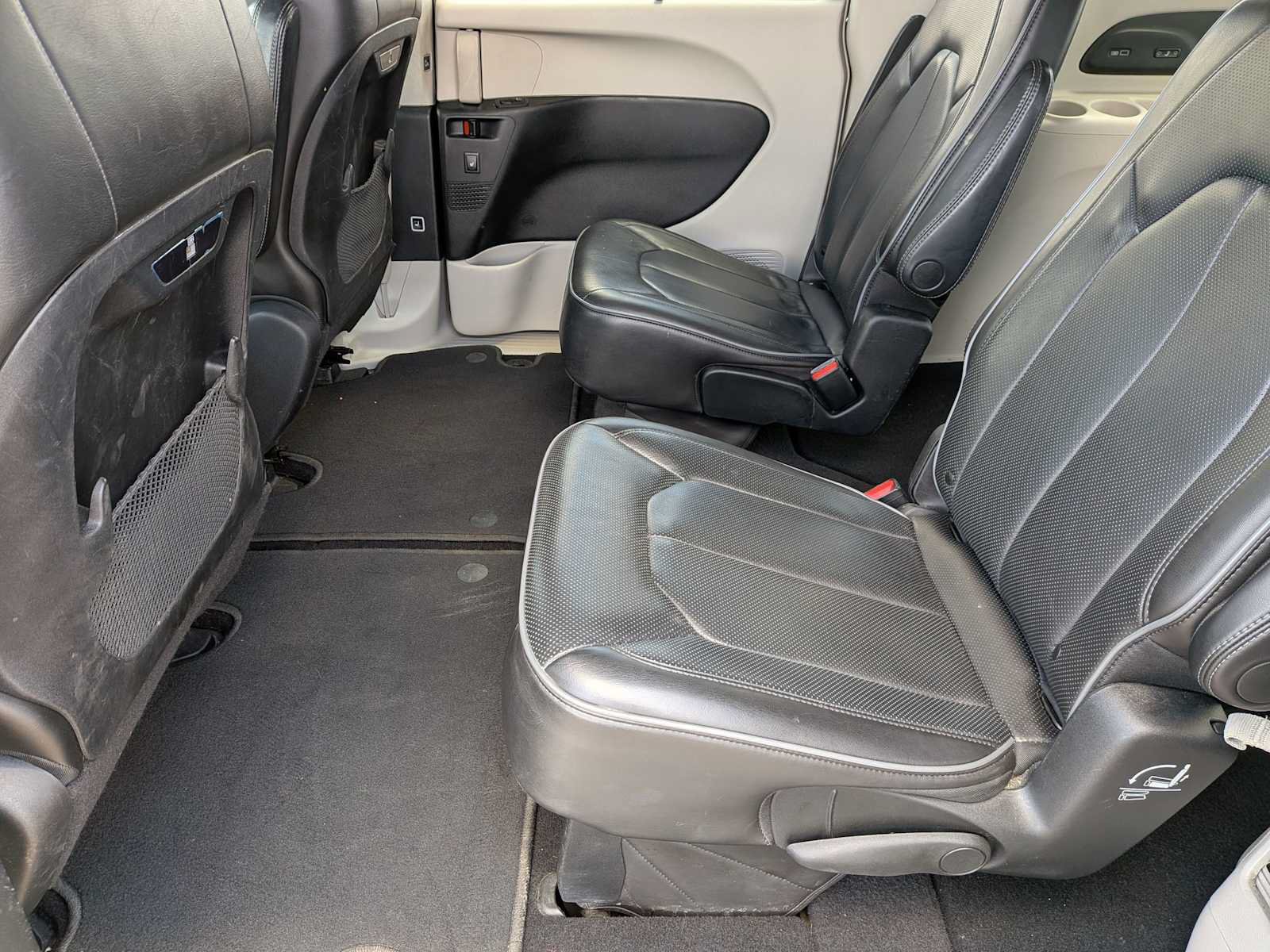 Used 2020 Chrysler Pacifica Limited w/ Advanced Safetytec Group FWD image 18