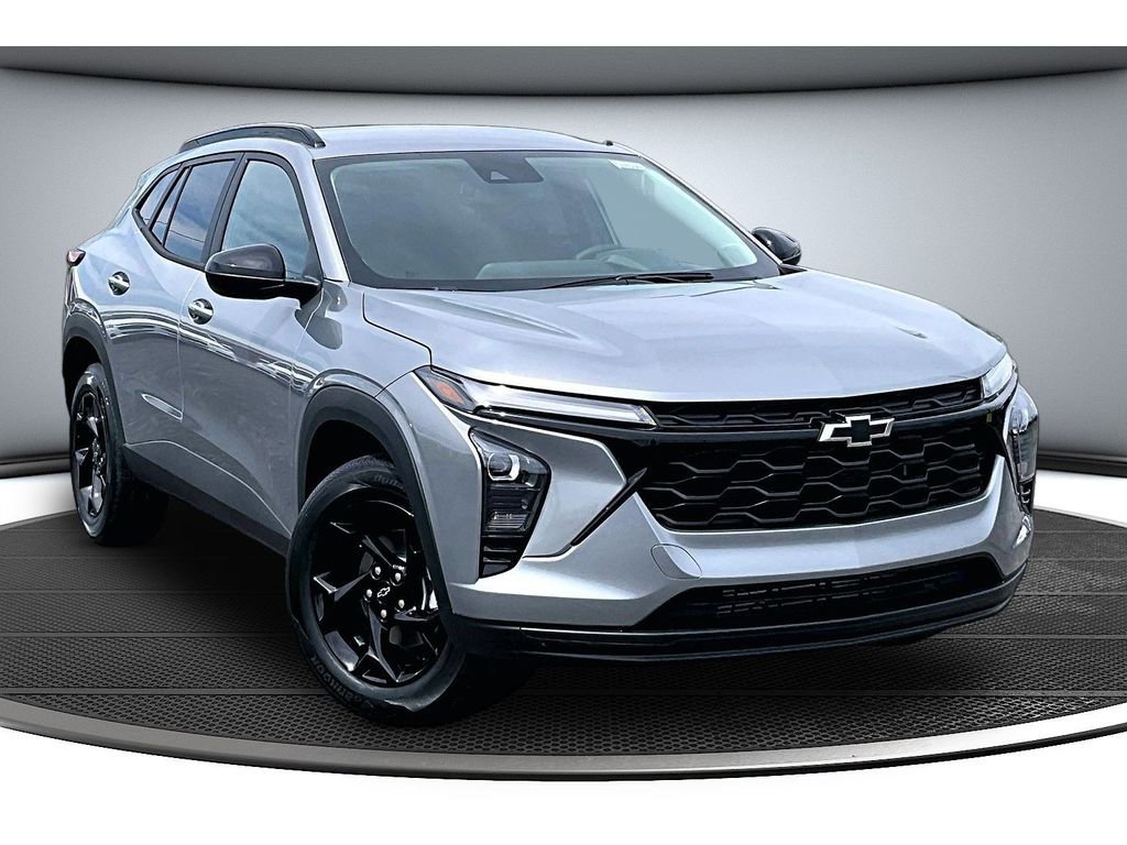 New 2026 Chevrolet Trax LT w/ Driver Confidence Package FWD image 2