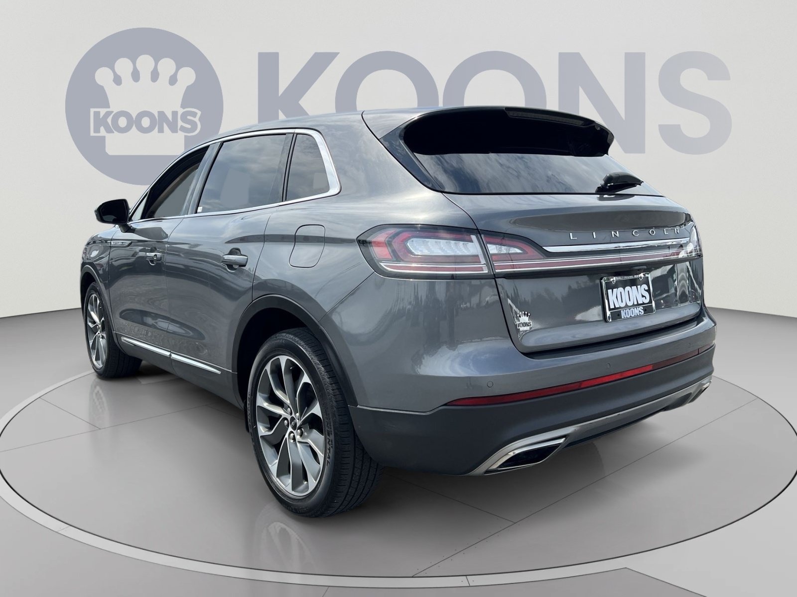 Used 2023 Lincoln Nautilus Reserve AWD/4WD image 4