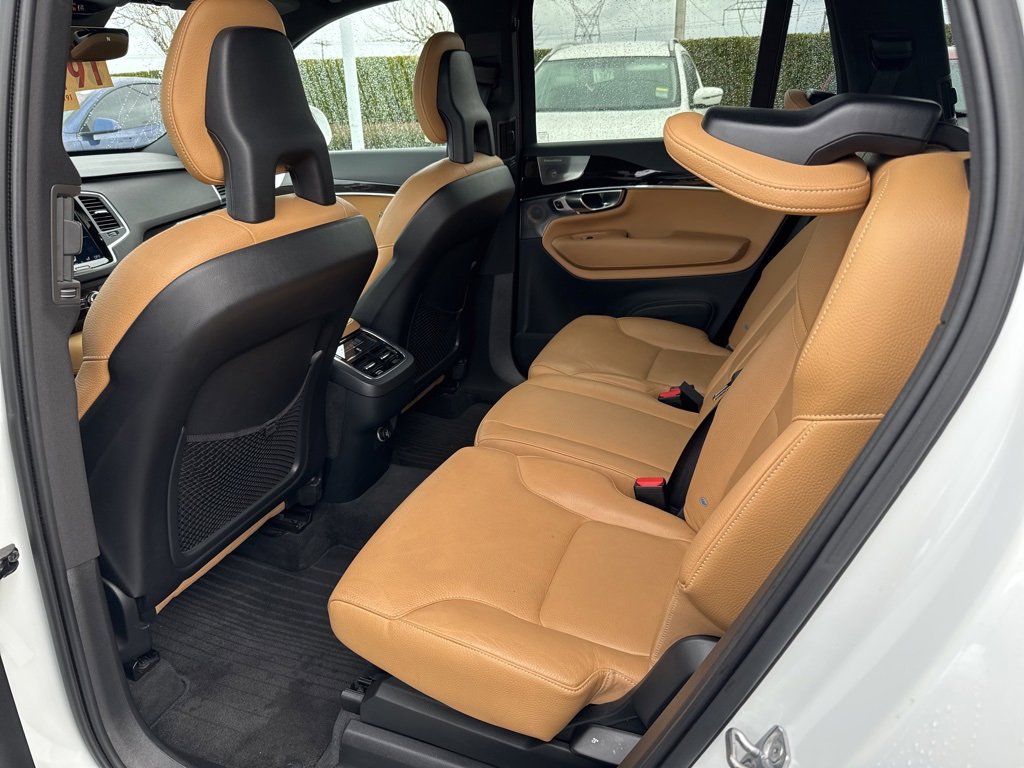 Used 2017 Volvo XC90 T6 Momentum w/ Vision Package image 8
