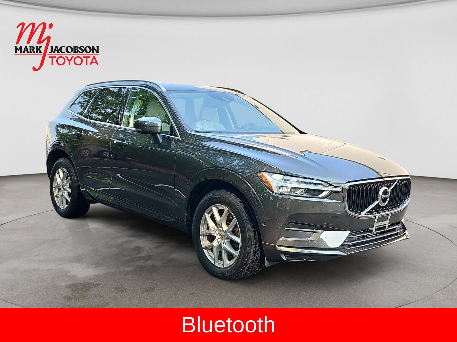 Used 2019 Volvo XC60 T5 Momentum w/ Premium Package FWD image 4