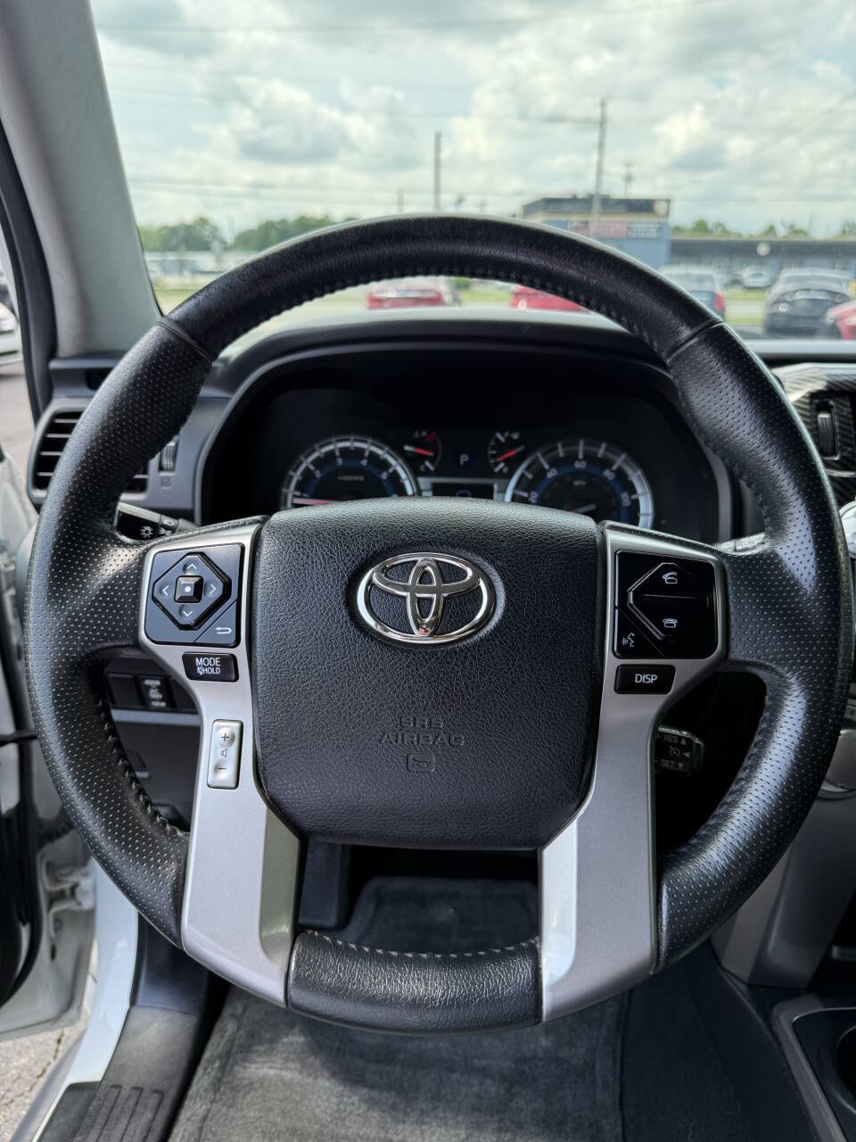 Used 2017 Toyota 4Runner SR5 AWD/4WD image 15