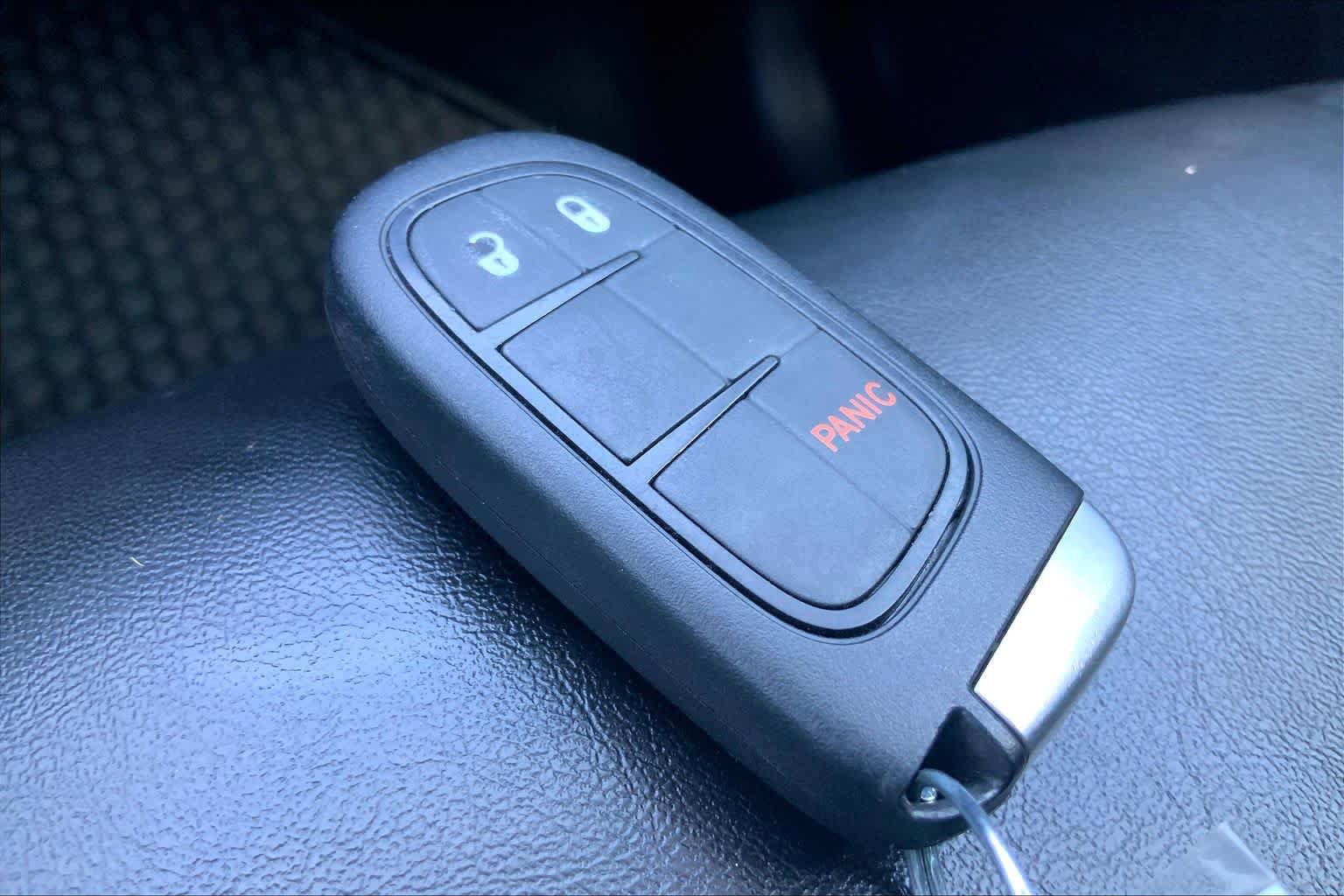 Used 2020 Jeep Cherokee Trailhawk AWD/4WD image 15