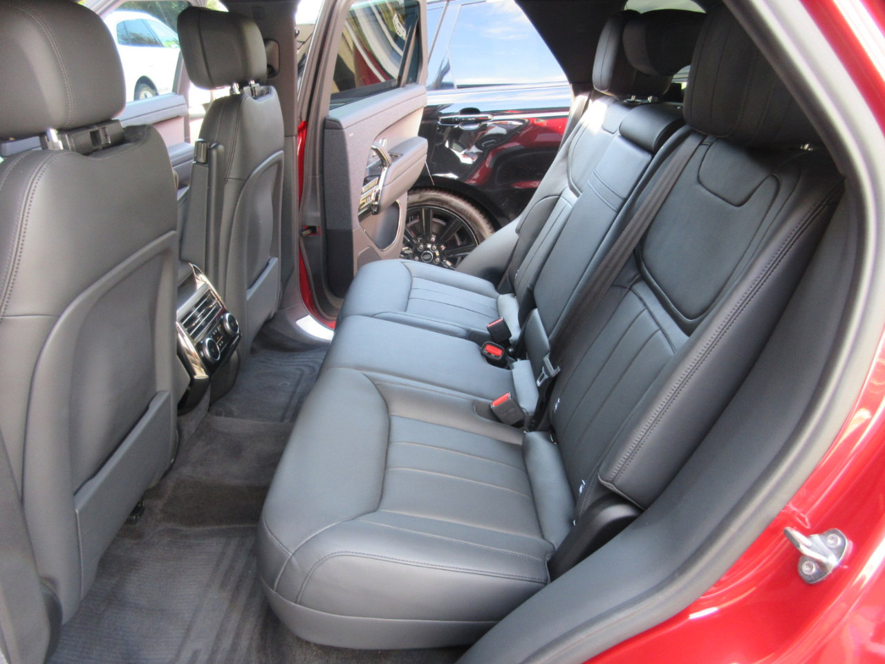 Used 2024 Land Rover Range Rover Sport SE image 40