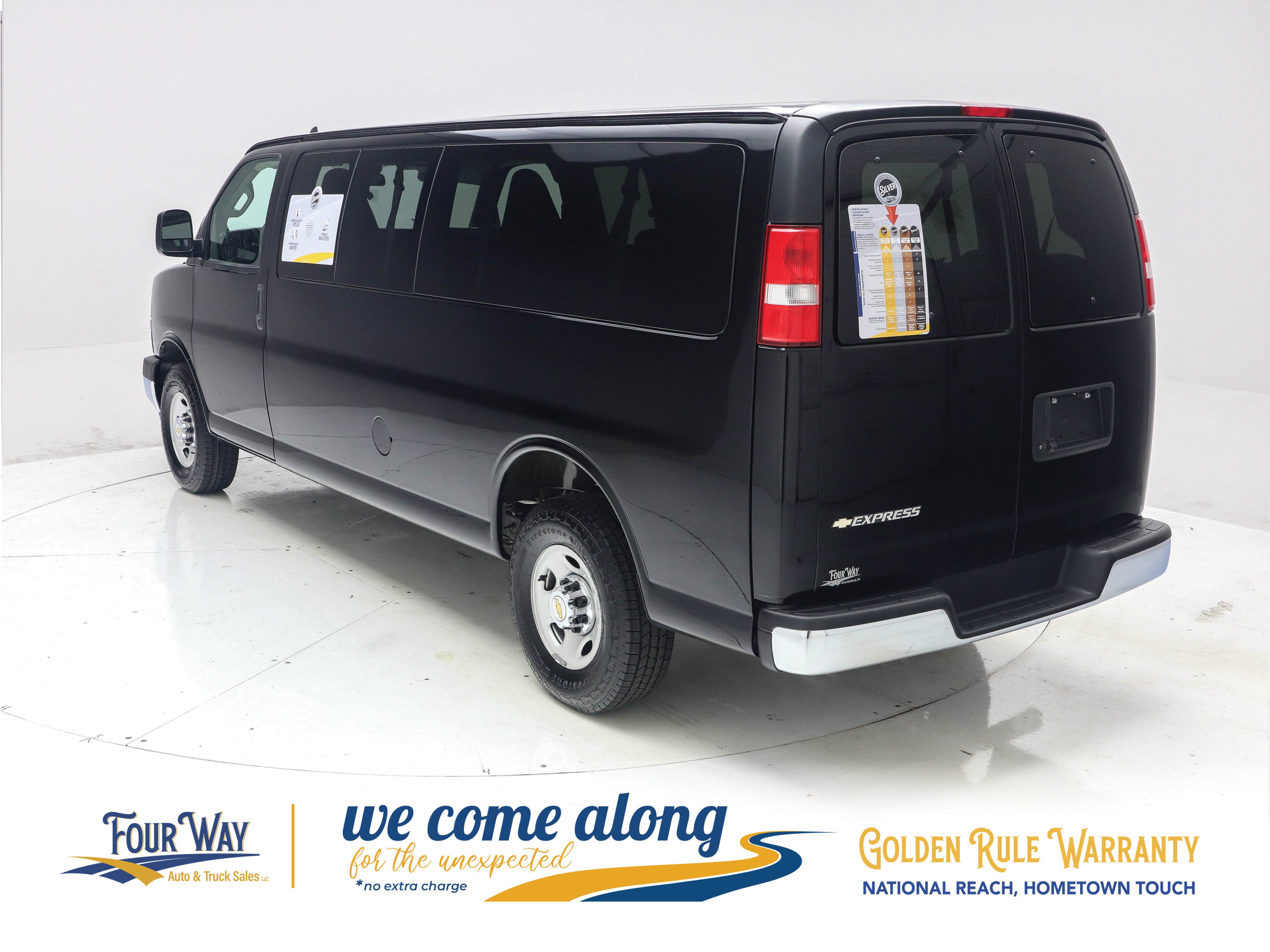Used 2025 Chevrolet Express 3500 LT w/ LT Preferred Equipment Group RWD image 6