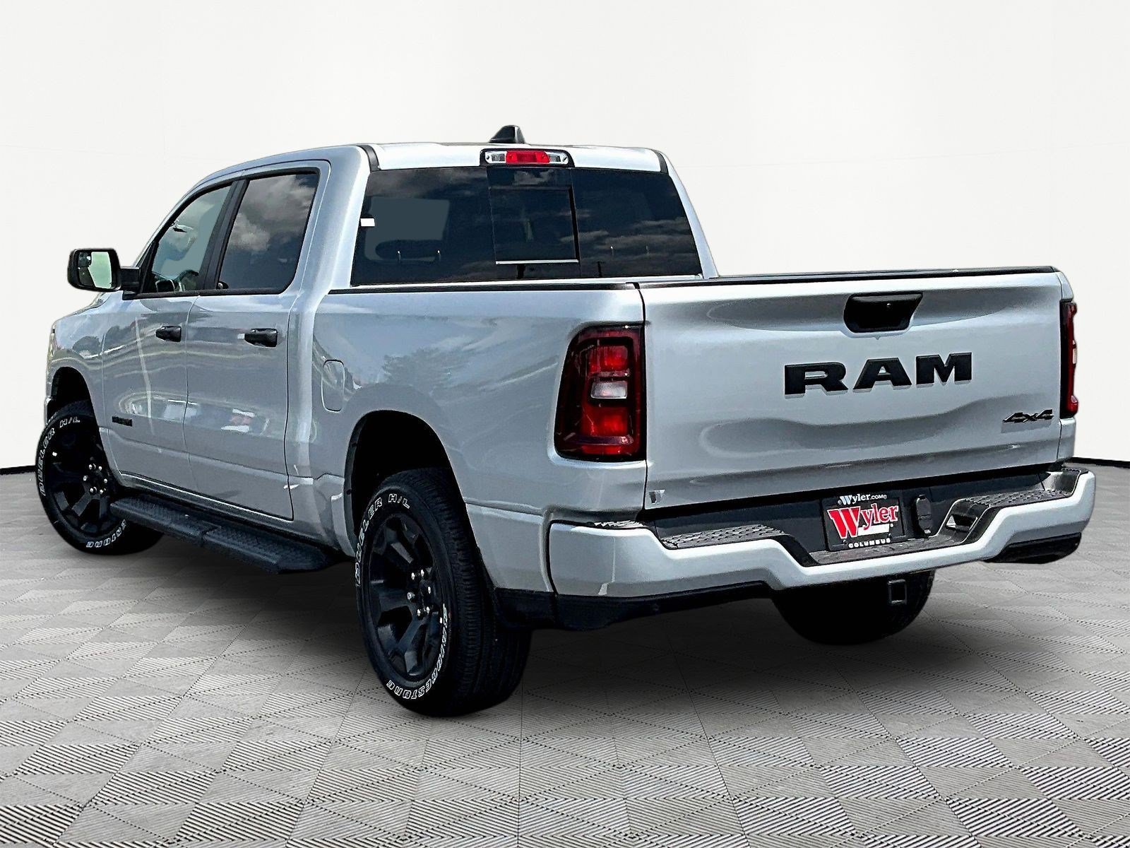 New 2026 RAM 1500 Express AWD/4WD image 4