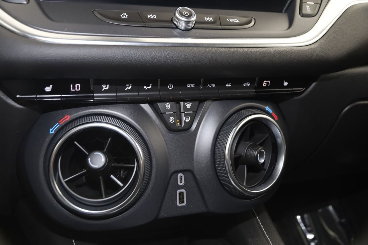 Used 2024 Chevrolet Blazer LT w/ Convenience Package FWD image 27