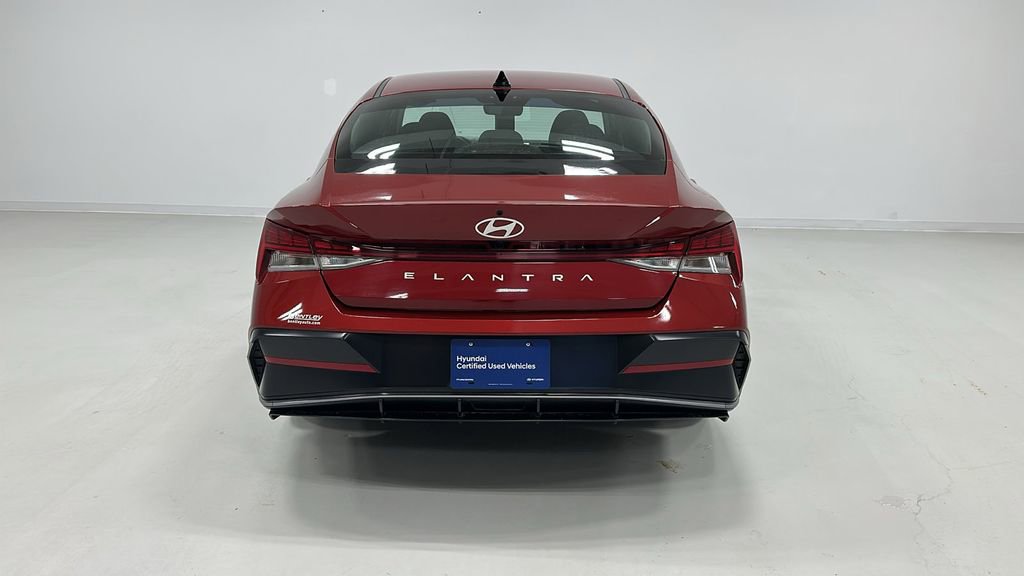 Certified 2024 Hyundai Elantra SEL w/ Convenience Package image 4