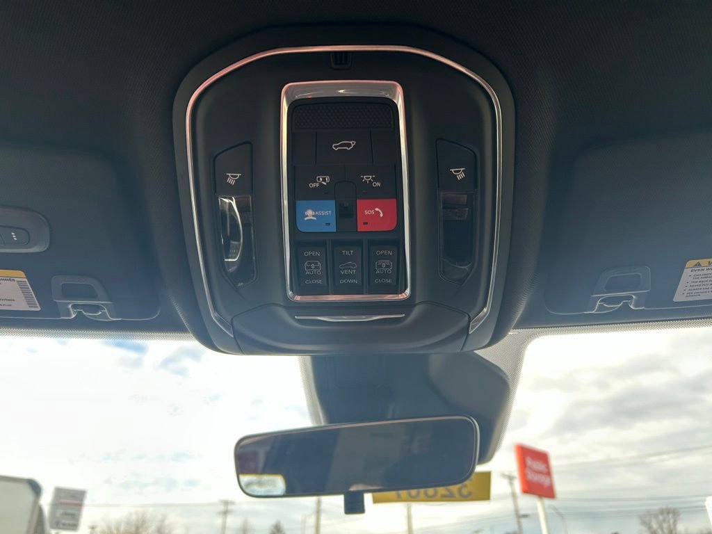 New 2025 Jeep Grand Cherokee Limited image 17