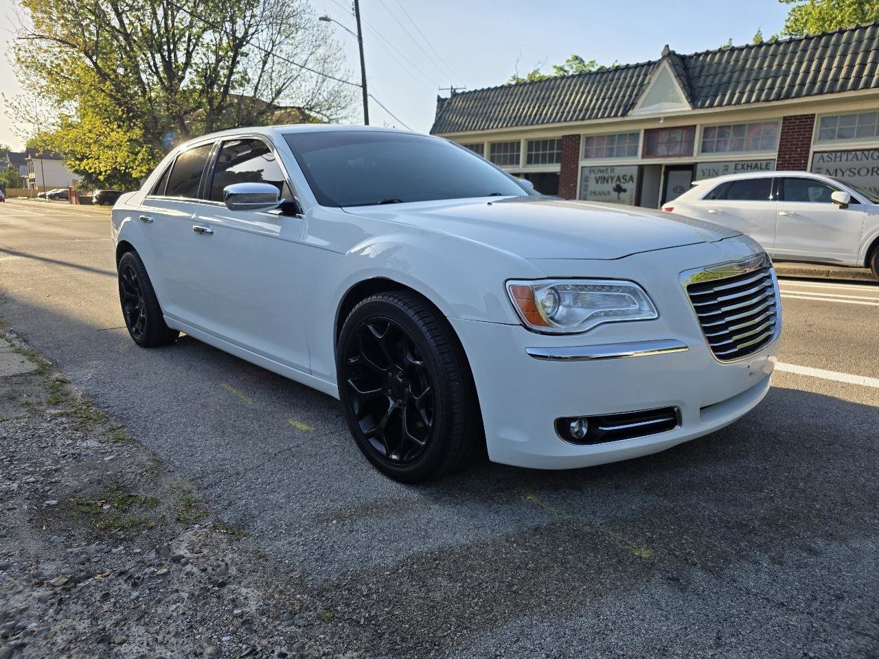 Used 2014 Chrysler 300 C AWD/4WD image 8