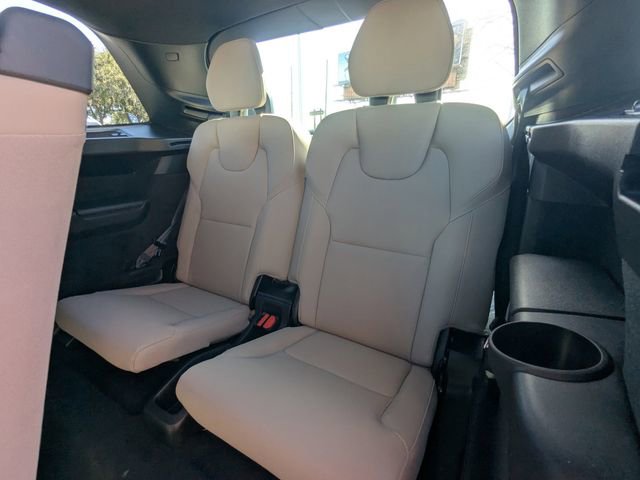 New 2026 Volvo XC90 B5 Core w/ Protection Package Premier AWD/4WD image 18