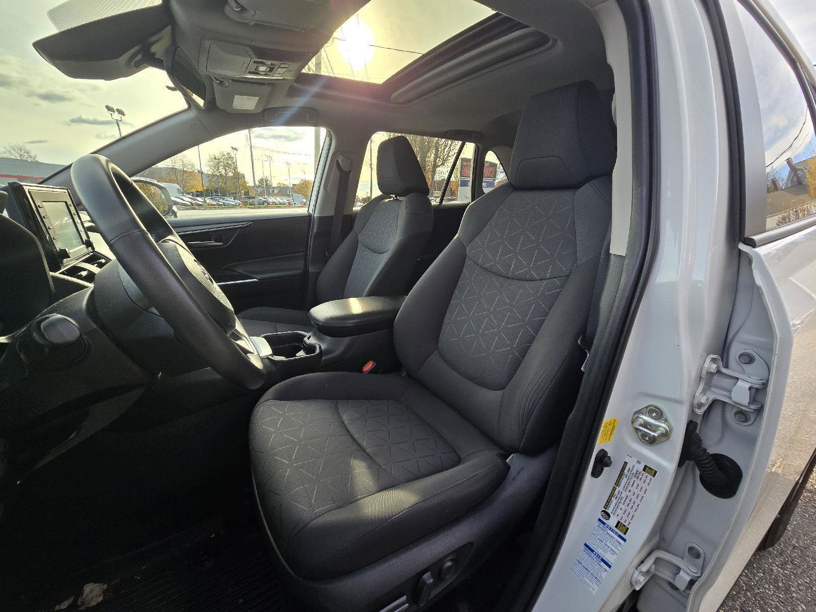 Used 2020 Toyota RAV4 XLE w/ Convenience Package image 11