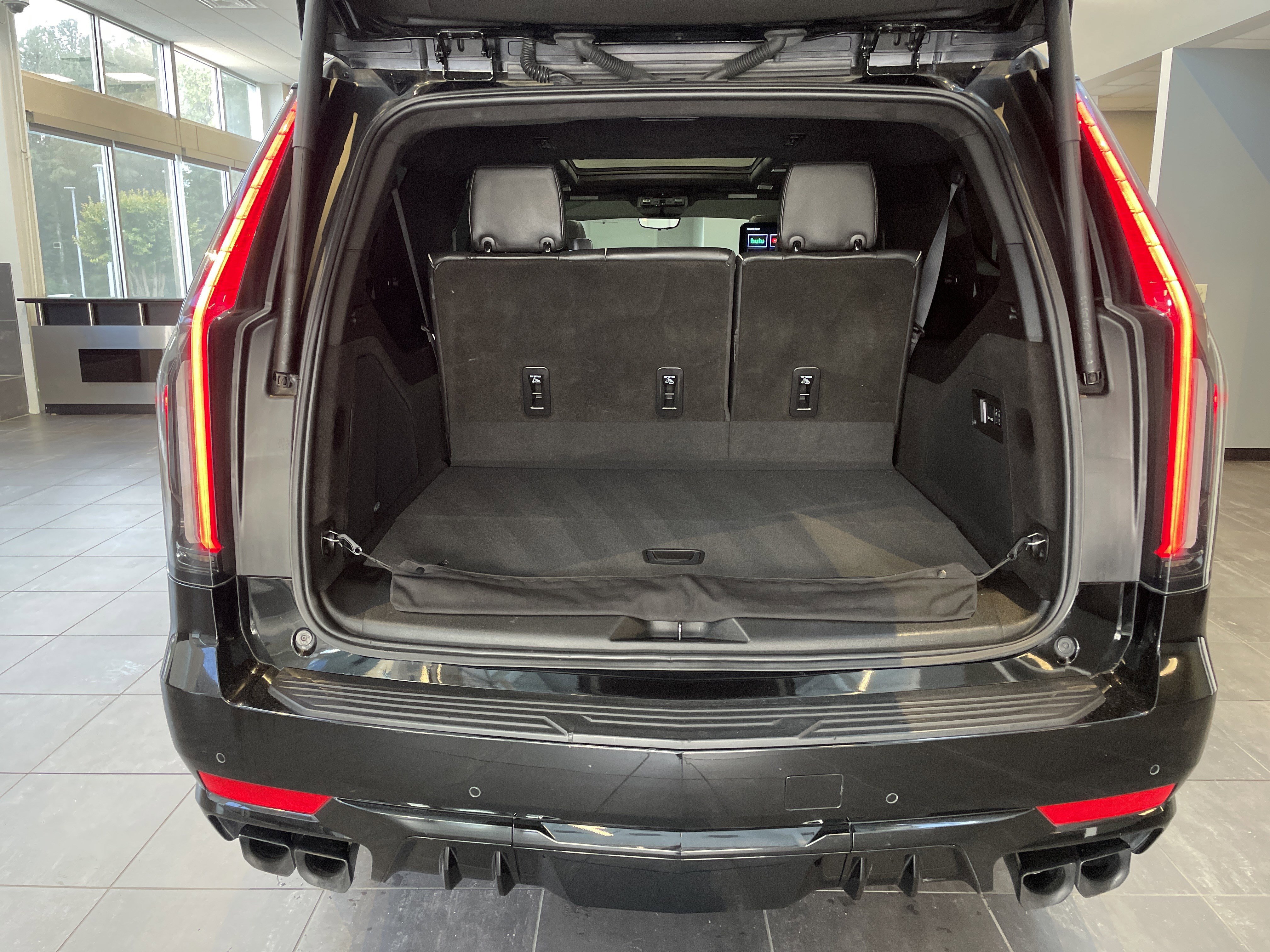 Used 2024 Cadillac Escalade ESV V w/ Heavy-Duty Trailer Package AWD/4WD image 42