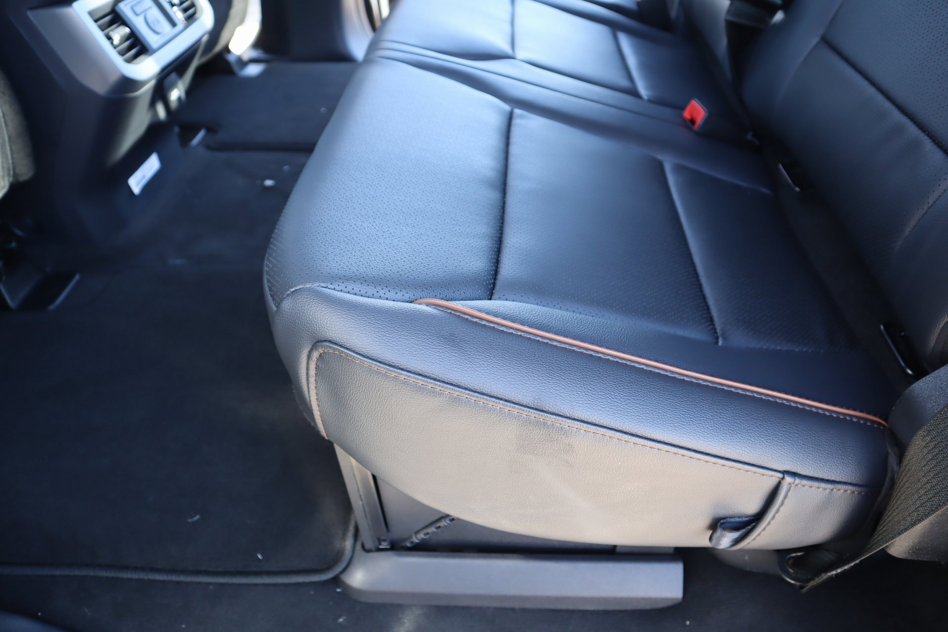 New 2026 Ford F350 Lariat w/ Black Appearance Package image 15