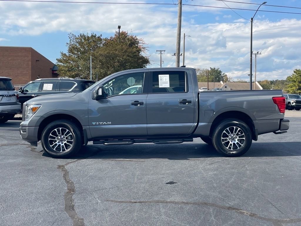 Used 2024 Nissan Titan SV w/ SV Convenience Package image 4