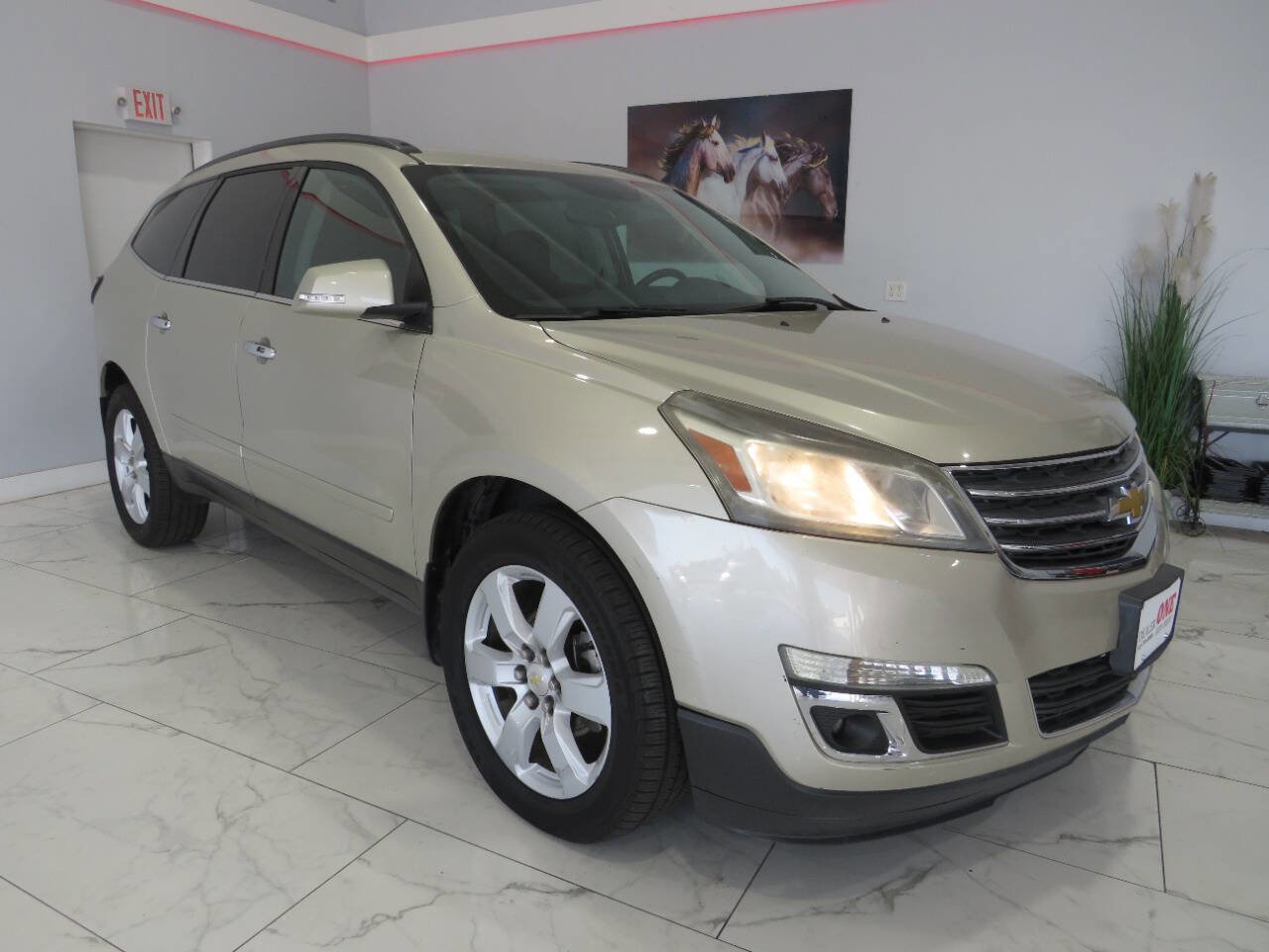 Used 2016 Chevrolet Traverse LT w/ Style and Technology Package image 2